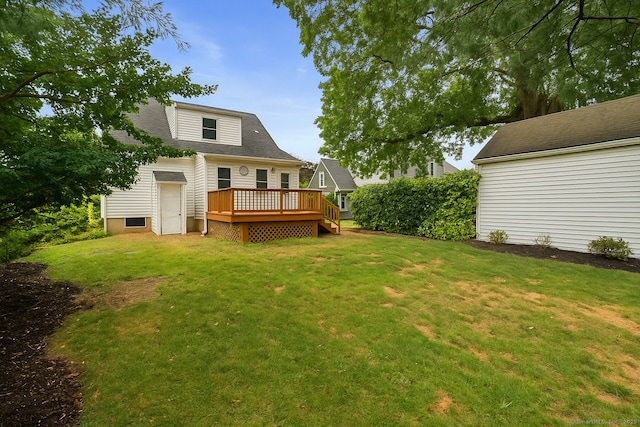 39 Dartmouth Ave, West Hartford, CT 06110 - view of green lawn featuring a deck
