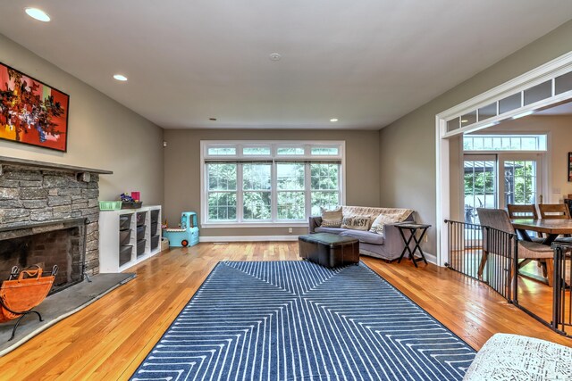 8 Dogwood Ct, Woodbridge, CT 06525 - living area featuring hardwood / wood-style flooring, plenty of natural light, a fireplace, and recessed lighting