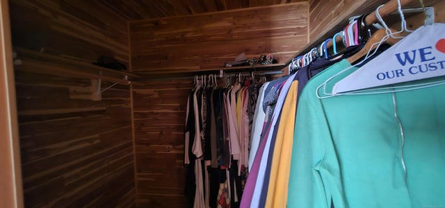 187 Two Rod Hwy, Wethersfield, CT 06109 - view of walk in closet