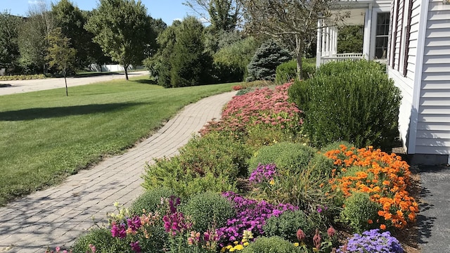 32 Sable Dr, Ledyard, CT 06339 - view of green lawn