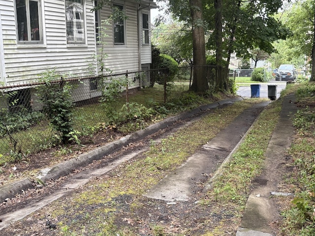 607 Broadview Ter, Hartford, CT 06106 - view of yard