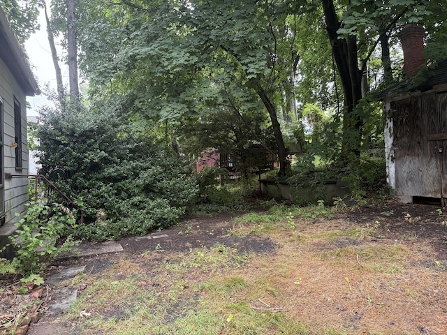 607 Broadview Ter, Hartford, CT 06106 - view of yard