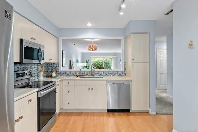 11 Branford Ct, Avon, CT 06001 - photo 7