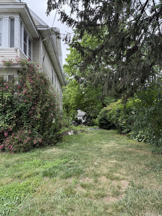 373 Midland St, Bridgeport, CT 06605 - view of green lawn