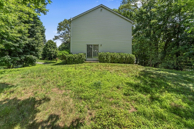 4 Quail Run Dr, Danbury, CT 06811 - view of property exterior with a lawn