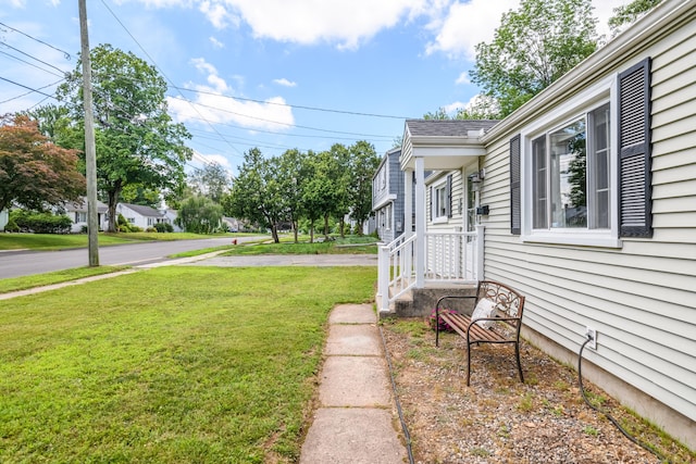76 Landers Rd, East Hartford, CT 06118 - view of green lawn