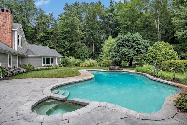 8 Up The Rd, Simsbury, CT 06092 - view of pool featuring a pool with connected hot tub and a lawn