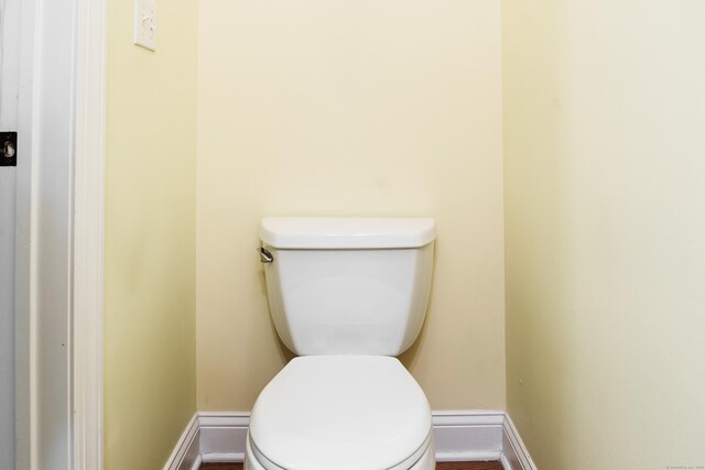 14 Last Leaf Cir Unit 14, Windsor, CT 06095 - bathroom with toilet and baseboards