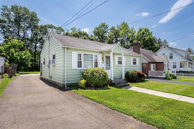 19 Marion St, Hartford, CT 06106 - bungalow-style house featuring driveway and roof with shingles