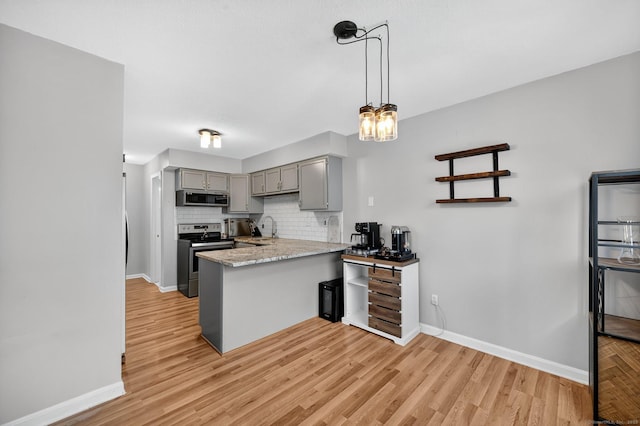 182 Shagbark Dr Unit 182, Derby, CT 06418 - kitchen featuring stainless steel appliances, gray cabinets, a peninsula, and light wood-type flooring