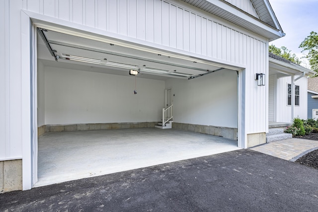6 Kaatskill Ln, East Lyme, CT 06357 - garage featuring asphalt driveway
