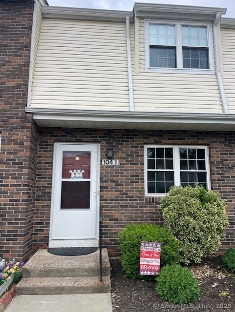 104 N Turnpike Rd Unit B, Wallingford, CT 06492 - view of exterior entry with brick siding