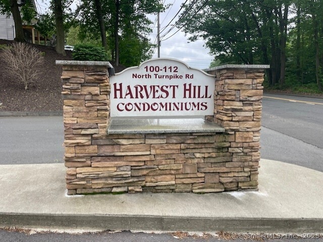 104 N Turnpike Rd Unit B, Wallingford, CT 06492 - view of community sign
