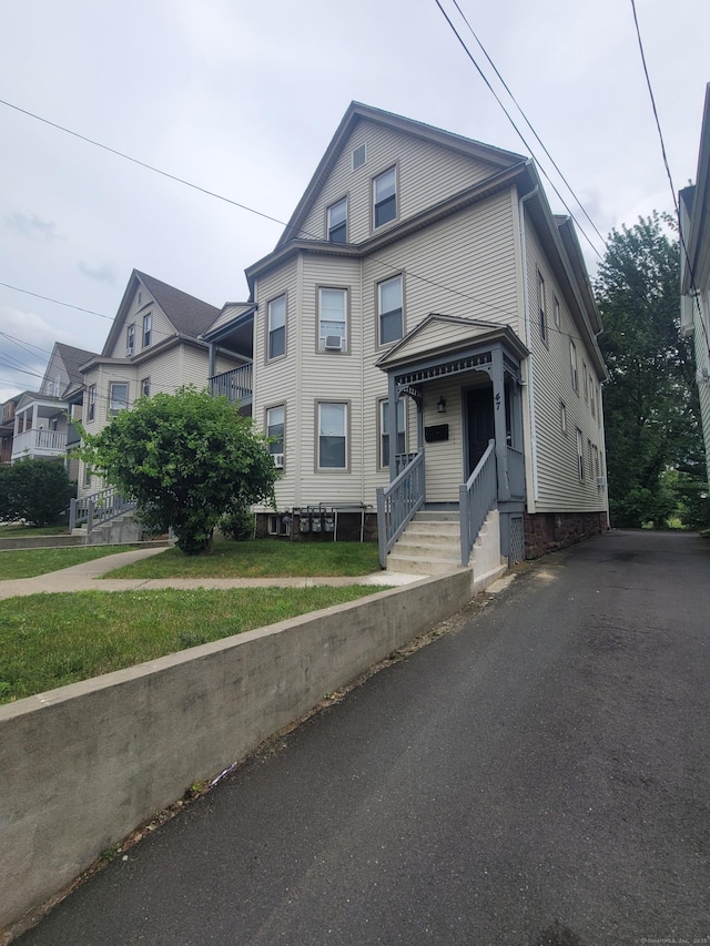 45 Mahl Ave, Hartford, CT 06154 - view of front facade with a front yard