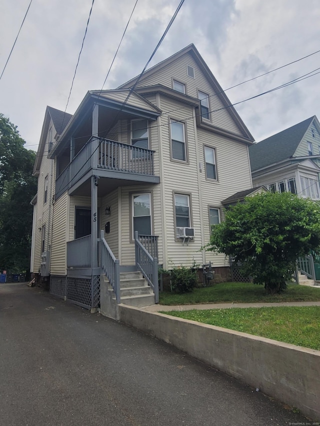 45 Mahl Ave, Hartford, CT 06154 - view of front facade featuring a balcony