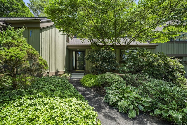 737 Heritage Vlg Unit A, Southbury, CT 06488 - property entrance with roof with shingles