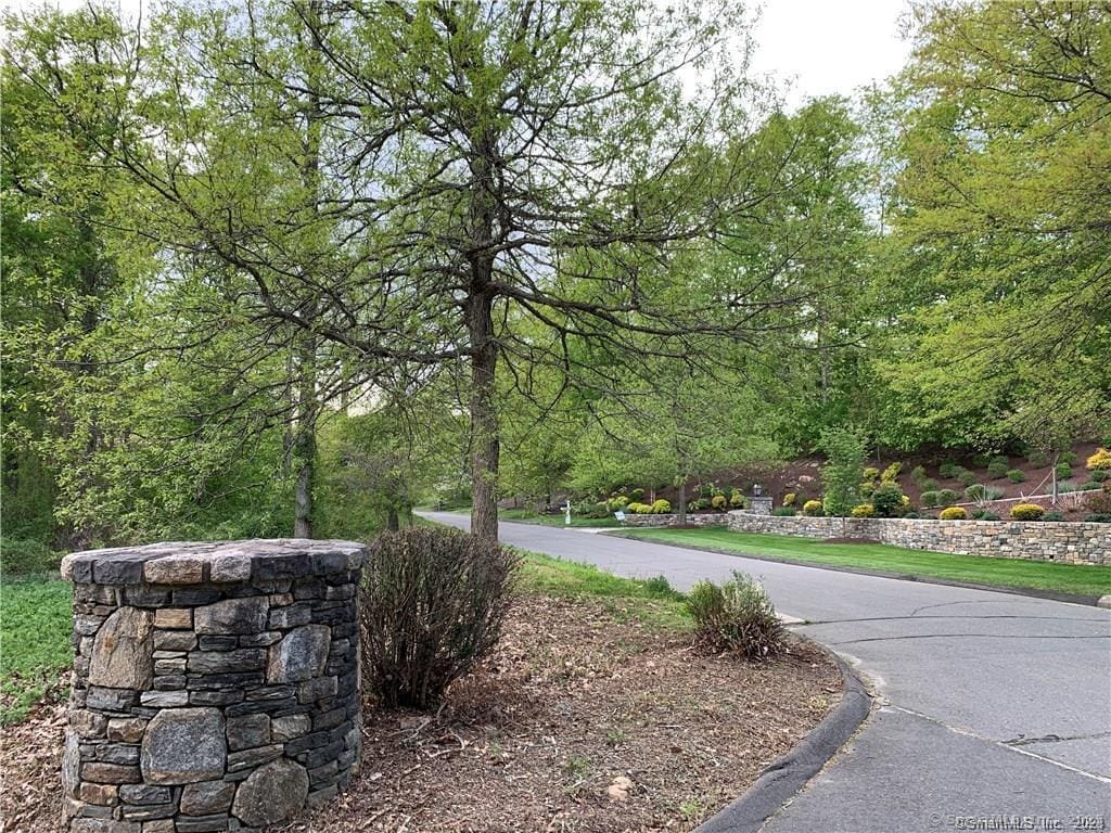 9A Oak Ridge Dr, Newtown, CT 06470