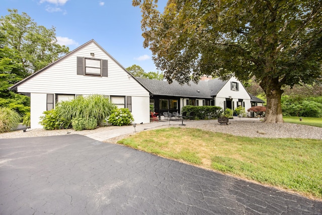 430 Cook Hill Rd, Cheshire, CT 06410 - view of front facade with a front lawn