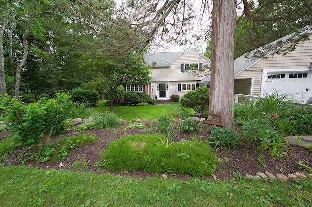 593 Northfield Rd, Watertown, CT 06795 - view of front facade with a garage and a front lawn