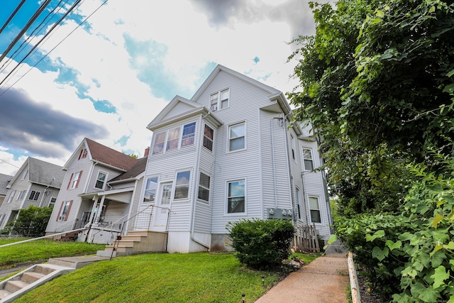 107 Dwight St, New Britain, CT 06051 - view of front of property featuring a front lawn