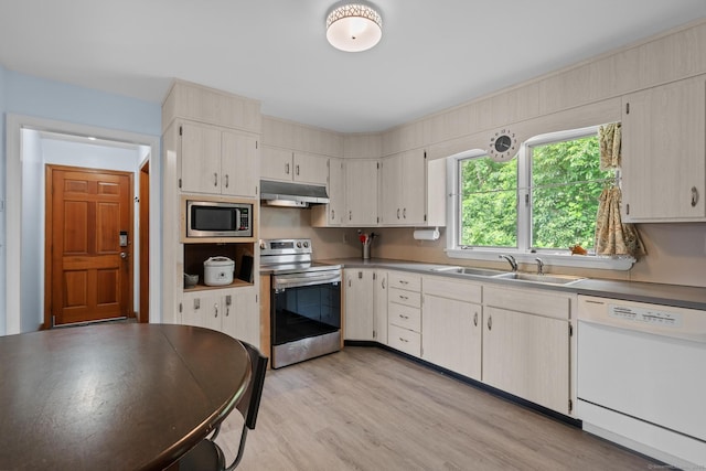 61 Mansfield Rd, New London, CT 06320 - kitchen with stainless steel appliances, under cabinet range hood, and light wood finished floors