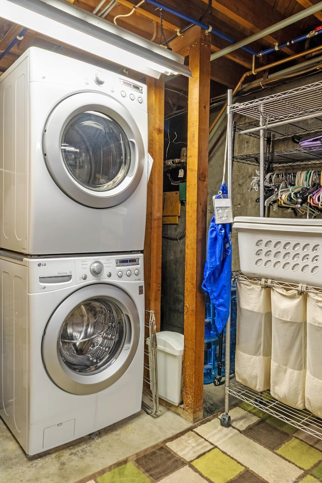 4 Melburn Ave, East Hampton, CT 06424 - washroom with stacked washer / dryer