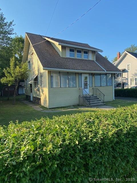 524 Broad St, Bristol, CT 06010 - bungalow-style home with a front yard