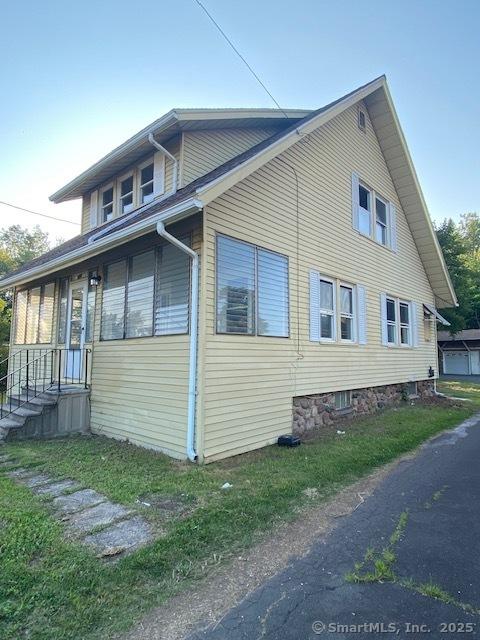 524 Broad St, Bristol, CT 06010 - view of side of property