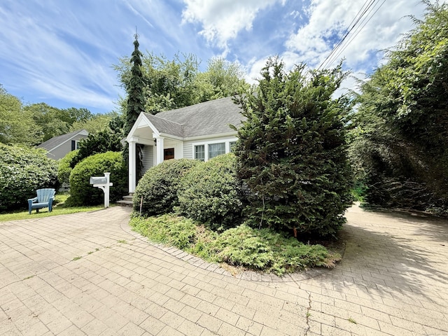 271 Jeniford Rd, Fairfield, CT 06824 - view of front of home