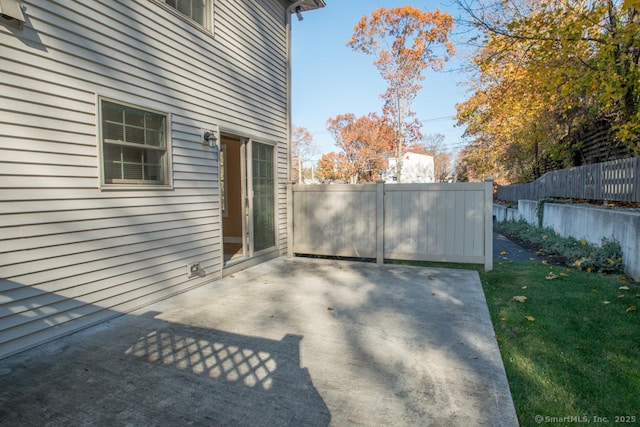 783 Naugatuck Ave, Milford, CT 06461 - view of patio / terrace