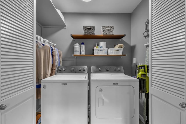 449 Mohegan Avenue Parkway, Waterford, CT 06375 - laundry room with washing machine and clothes dryer