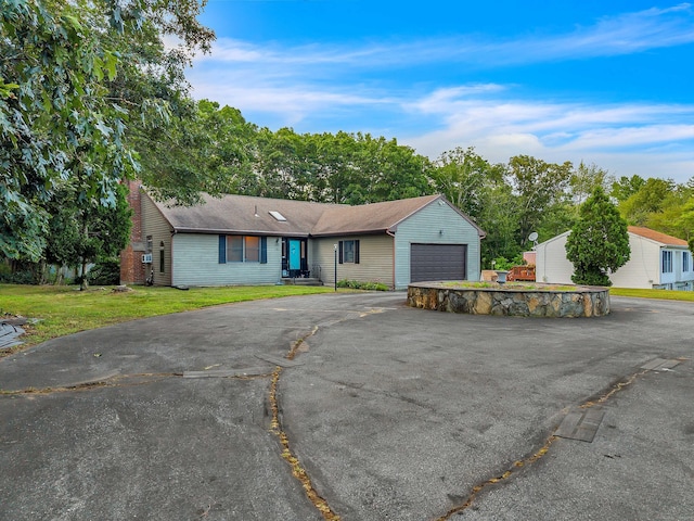 41 Fog Plain Rd, Waterford, CT 06385 - single story home featuring driveway