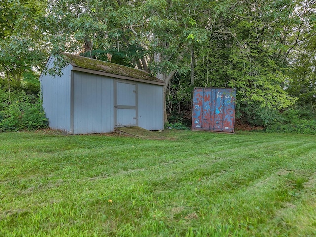 41 Fog Plain Rd, Waterford, CT 06385 - view of grassy yard with a storage unit