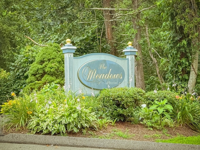 234 Greens Farm Rd Unit 234, Branford, CT 06405 - view of community sign