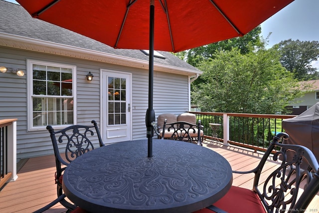 11 Parlor Rock Rd, Trumbull, CT 06611 - deck with outdoor dining area