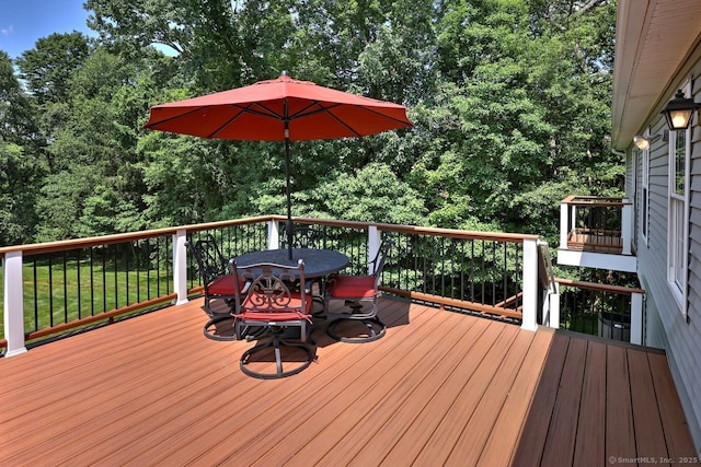 11 Parlor Rock Rd, Trumbull, CT 06611 - deck with outdoor dining space