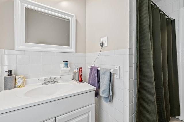 33 Hugh St, West Hartford, CT 06119 - full bath with tile walls, vanity, and curtained shower