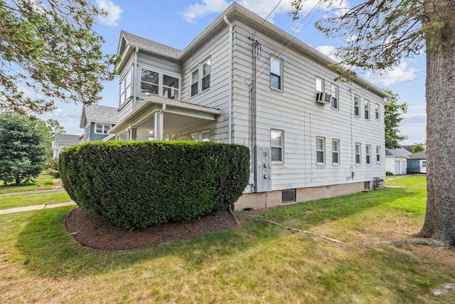 33 Hugh St, West Hartford, CT 06119 - view of side of home with a lawn