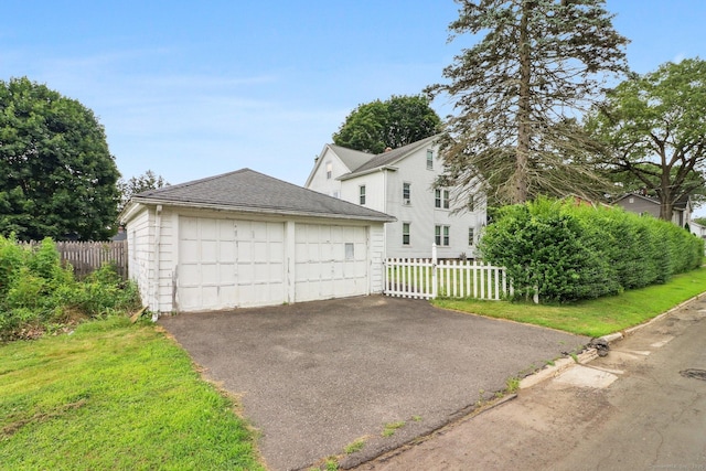 8 Garden St, Naugatuck, CT 06770 - view of front of home featuring an outdoor structure, a detached garage, and a shingled roof