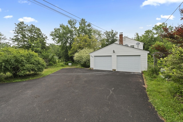 905 Meriden Ave, Southington, CT 06489 - view of detached garage