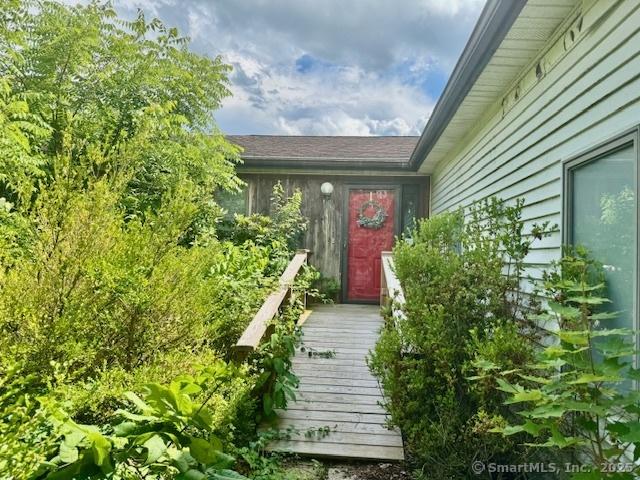77 Plains Rd, Windham, CT 06280 - property entrance