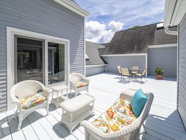 26 Wilton Crst Unit 26, Wilton, CT 06897 - deck with outdoor dining area
