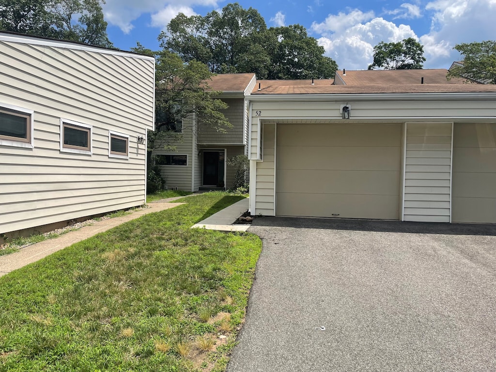52 Currier Way Unit 52, Cheshire, CT 06410 - view of front of property featuring a front lawn