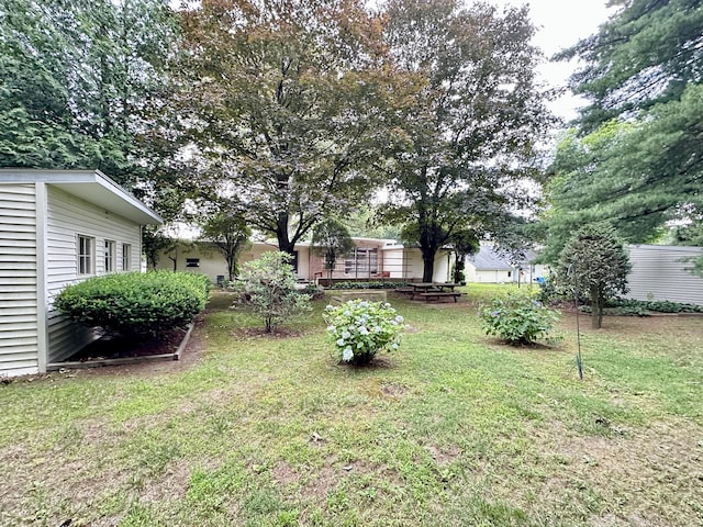 23 S Elm St, Windsor Locks, CT 06096 - view of green lawn
