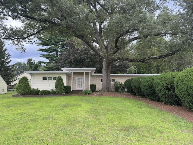 23 S Elm St, Windsor Locks, CT 06096 - view of front facade featuring a front lawn