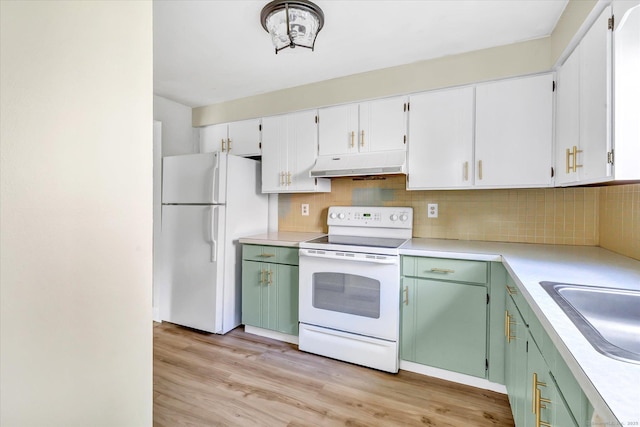 23 Happy Hollow Cir Unit B, Stratford, CT 06614 - kitchen featuring white appliances, under cabinet range hood, light countertops, backsplash, and light wood-type flooring