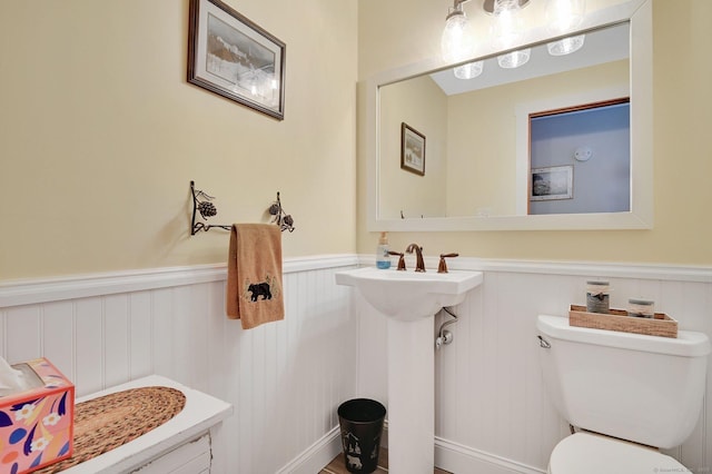 373 Broad Way, Coventry, CT 06238 - half bath with wainscoting and a decorative wall