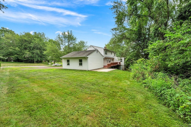 24 Iron Gate Ln, Cromwell, CT 06416 - view of grassy yard featuring a deck