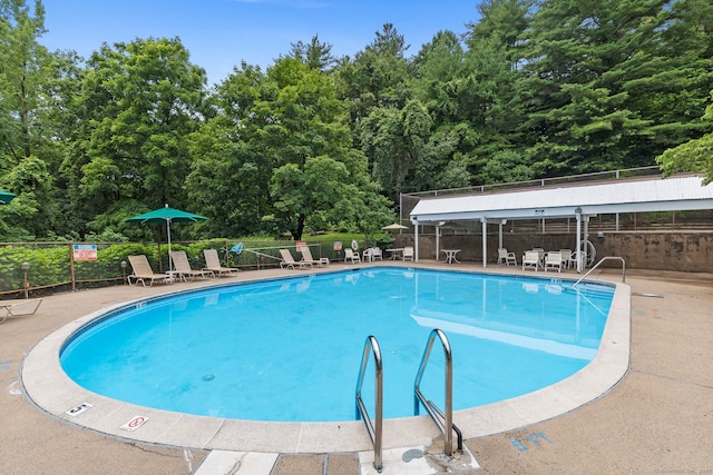 28 Biltmore Park Unit 28, Bloomfield, CT 06002 - community pool with a patio