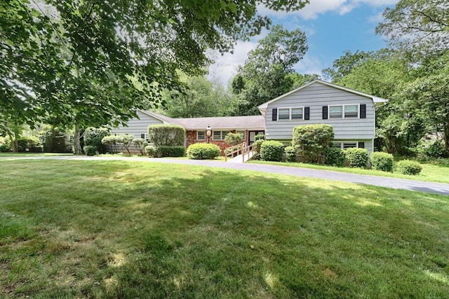 355 Surrey Ln, Fairfield, CT 06824 - split level home with a front yard